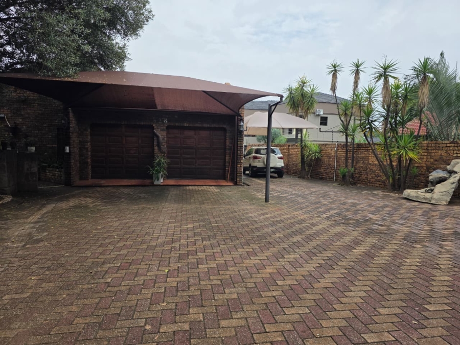 4 Bedroom Property for Sale in Geelhoutpark North West